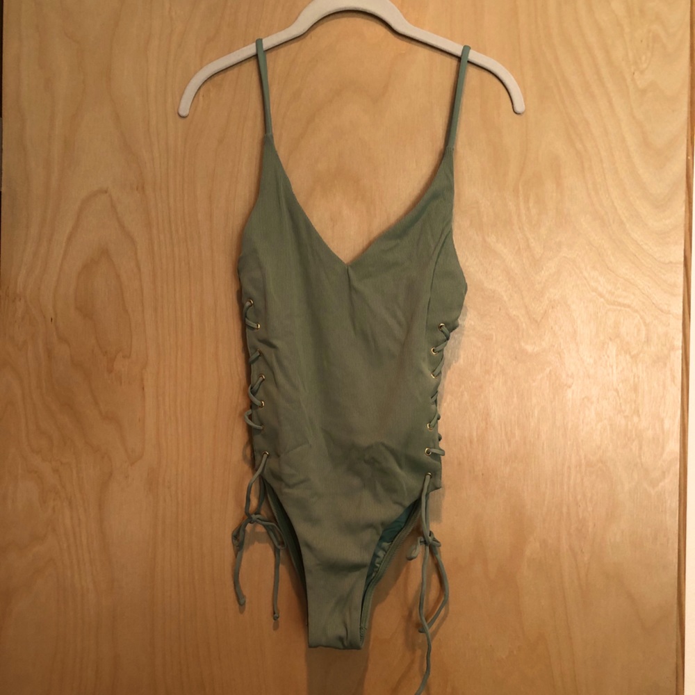 L*Space by Monica Wise One Piece Size 4